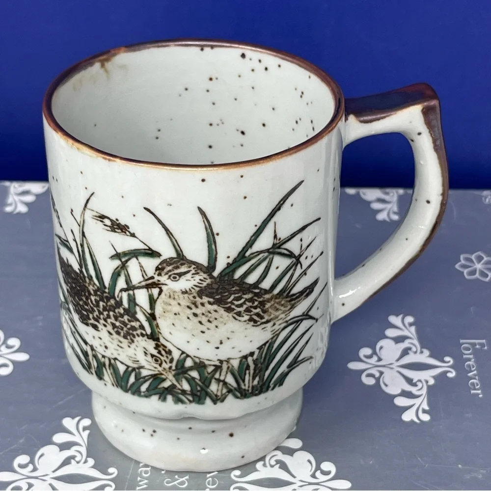 Ceramic Speckled Shorebird D handle Pedestal Mug Japan